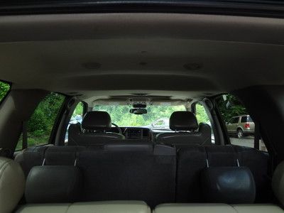 GMC YUKON DENALI AWD HEATED LEATHER SUNROOF CLEAN 3RD ROW SEATING NO RESERVE, image 51