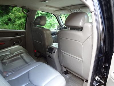 GMC YUKON DENALI AWD HEATED LEATHER SUNROOF CLEAN 3RD ROW SEATING NO RESERVE, image 55