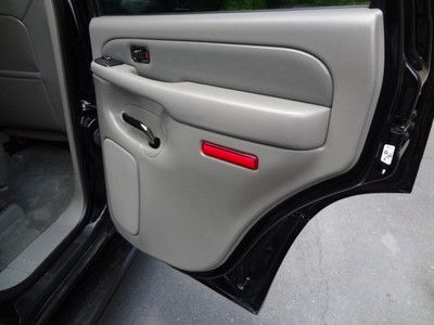 GMC YUKON DENALI AWD HEATED LEATHER SUNROOF CLEAN 3RD ROW SEATING NO RESERVE, image 57