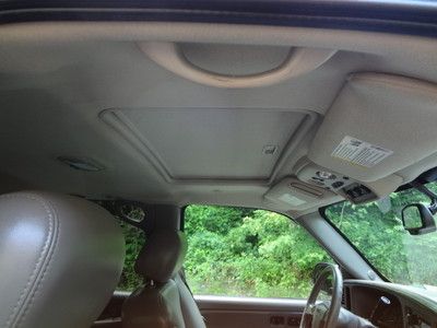 GMC YUKON DENALI AWD HEATED LEATHER SUNROOF CLEAN 3RD ROW SEATING NO RESERVE, image 63