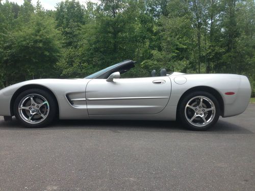 2004 chevrolet corvette convertible 2-door 5.7l