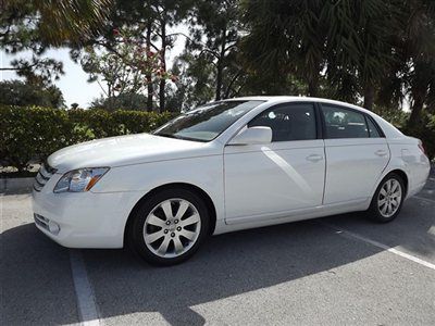 Fl 1 owner 2005 avalon xls pearl white/tan leather roof only 18k mi carfax cert!
