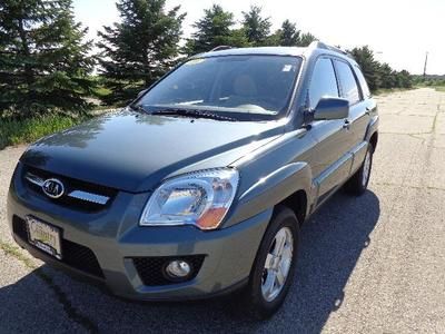 Suv 2.7l am/fm/xm stereo cd/mp3 w/ 6 speakers we finance &amp; accept trade-ins