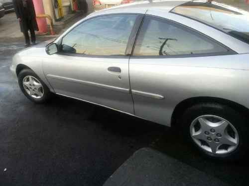 2001 chevrolet cavalier base coupe 2-door 2.2l