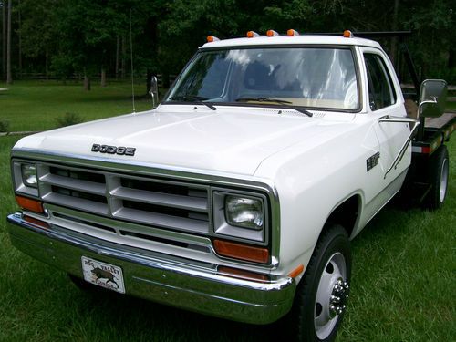 1989 dodge w350, 4x4, 5 speed, fully restored, 19.5" wheels, pipeliner