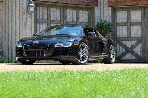 2011 audi r8 v10 coupe carbon fiber blades low miles rare gated 6 speed!
