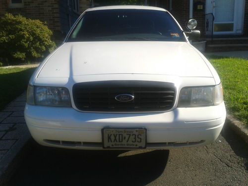 White crown victoria police interceptor cvpi slick top detective car