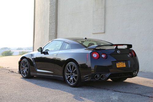 2014 nissan gt-r like brand new