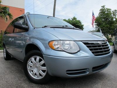 05 chrysler town &amp; country touring heated leather seats 3rd row low miles