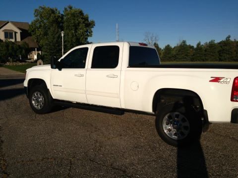 2012 gmc 2500 hd 4wd crew cab slt  - 18,800 miles