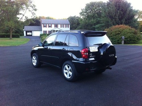 2004 toyota rav4  l, 4wd maintained @ toyota dealer all its life