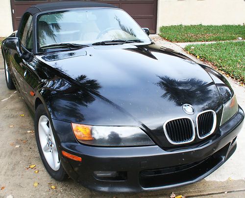 Original owner! 1997 bmw z3 roadster convertible 2-door 2.8l sleek styling!