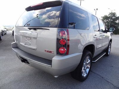 Dena AWD SUV 6.2LT Engine Auto Leather Heated Seats Power Sunroof 0 Accidents, image 3