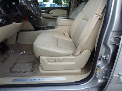 Dena AWD SUV 6.2LT Engine Auto Leather Heated Seats Power Sunroof 0 Accidents, image 11