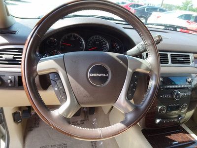 Dena AWD SUV 6.2LT Engine Auto Leather Heated Seats Power Sunroof 0 Accidents, image 17