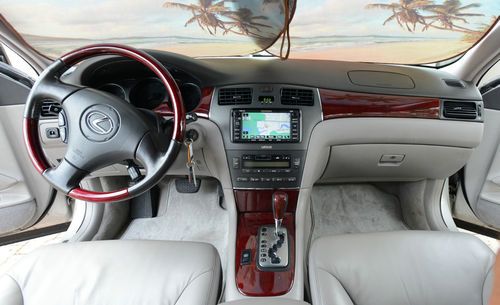 Wife's pristine lexus. remarkable shape. new tires. second owner. navigation