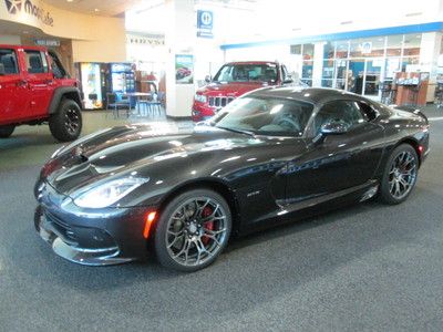 2013 gunmetal pearl v10 6-speed manual track package navigation  brand new