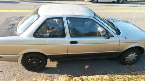 1993 nissan sentra e sedan 2-door 1.6l