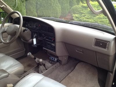 SR5 V6, 5 Speed Manual, 4X4, Moon Roof, Leather, Toyo Tires, image 9