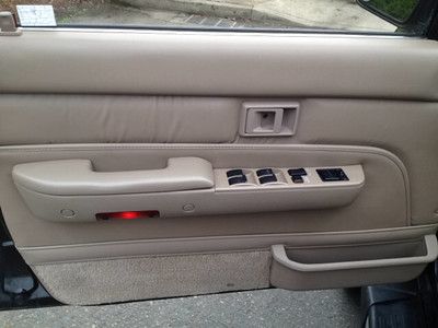 SR5 V6, 5 Speed Manual, 4X4, Moon Roof, Leather, Toyo Tires, image 17