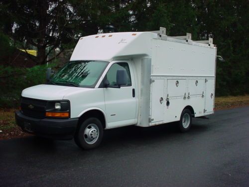 2006 chevrolet express 3500 duramax diesel w/trademaster box utility body.