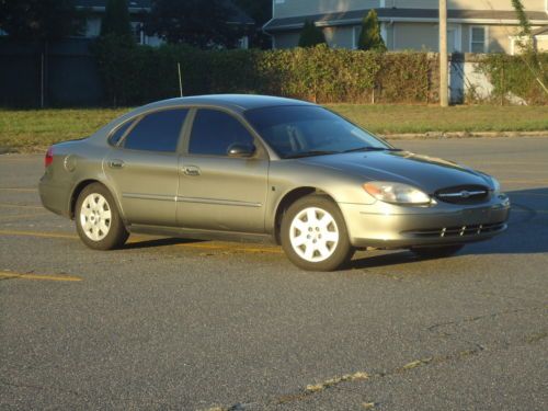 2001 taurus 38k original miles, reliable, looks and drives good!