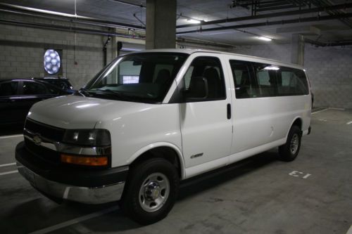 2005 chevrolet express 3500 ls extended 15-passenger van 3-door 6.0l