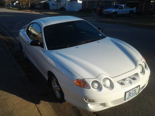 2001 hyundai tiburon base coupe 2-door 2.0l