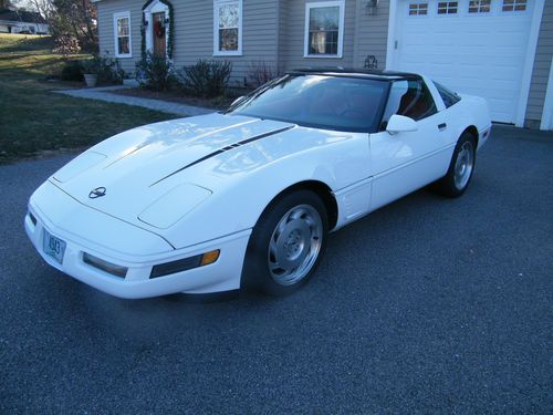 1996 corvette coupe arctic white with red/black interior