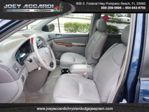 XLE Limited 3.3L handicapped accessible with power wheel chair lift, image 4