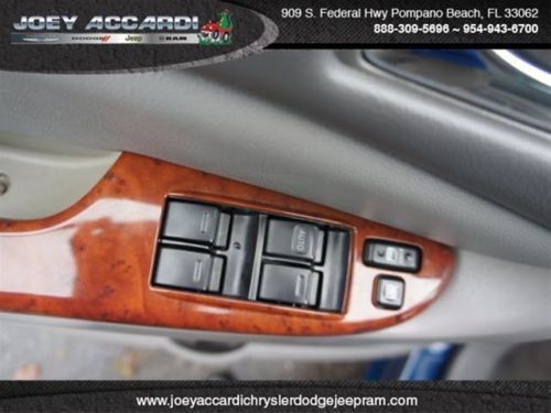 XLE Limited 3.3L handicapped accessible with power wheel chair lift, image 8