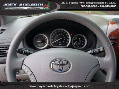 XLE Limited 3.3L handicapped accessible with power wheel chair lift, image 9