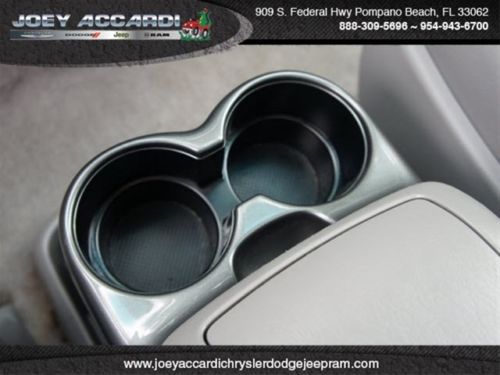 XLE Limited 3.3L handicapped accessible with power wheel chair lift, image 13