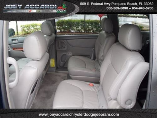 XLE Limited 3.3L handicapped accessible with power wheel chair lift, image 15