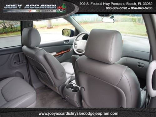 XLE Limited 3.3L handicapped accessible with power wheel chair lift, image 28