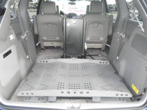 XLE Limited 3.3L handicapped accessible with power wheel chair lift, image 39