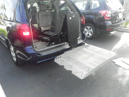 XLE Limited 3.3L handicapped accessible with power wheel chair lift, image 40