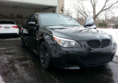 Very clean 2006 black on black bmw m5 e60 sport fast!!!! v10