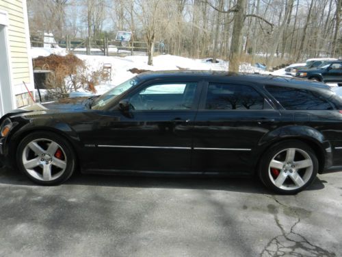 2006 dodge magnum srt8 wagon 4-door 6.1l