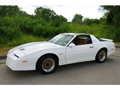 Stunning 3,400 mile 1989 20th anniversary pontiac turbo trans am grand national