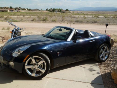 2006 pontiac solstice  convertible 2-door 2.4l 4-cyl.  24850 miles.