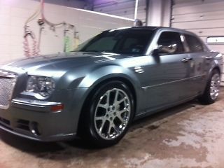 2006 chrysler 300 c srt8 sedan 4-door 6.1l  *srt*  low miles!!