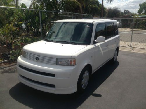 2006 scion xb white clean title