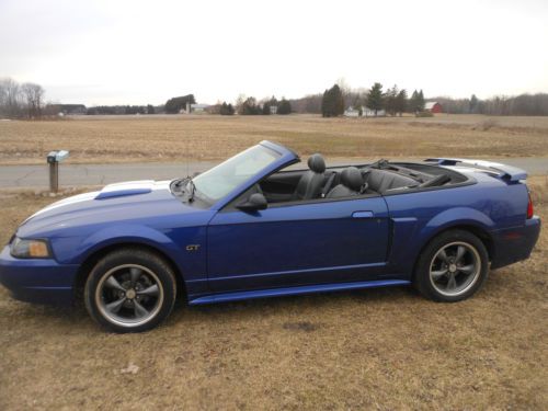 2003 ford mustang gt convertible 2-door 4.6l 96k miles