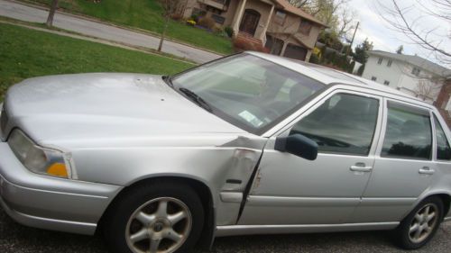 1998 volvo s70 base sedan 4-door 2.4l