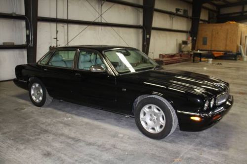 2003 jaguar xj8 sport sedan 4-door 4.0l black under 100000 miles