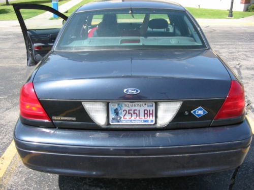 2001 Ford Crown Victoria CNG Police Interceptor, image 2