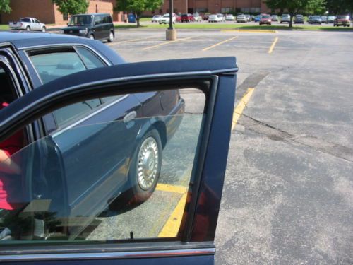 2001 Ford Crown Victoria CNG Police Interceptor, image 3