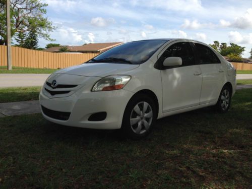 2007 toyota yaris base sedan 4-door 1.5l