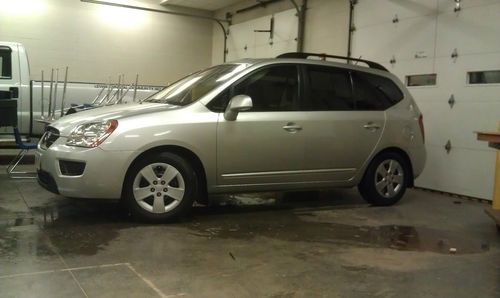 2009 kia rondo lx wagon 4-door 2.4l